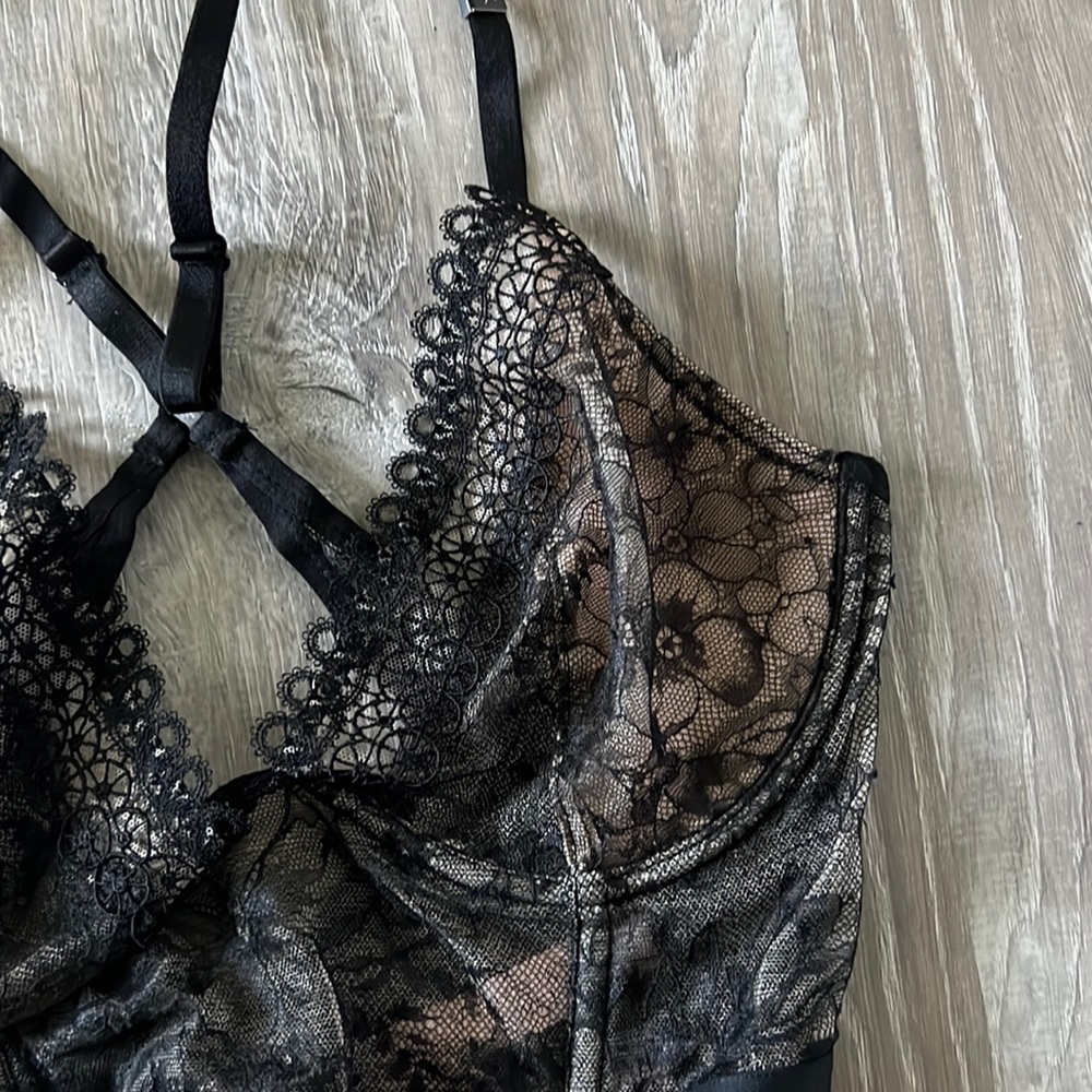 Victoria’s Secret black laced bra